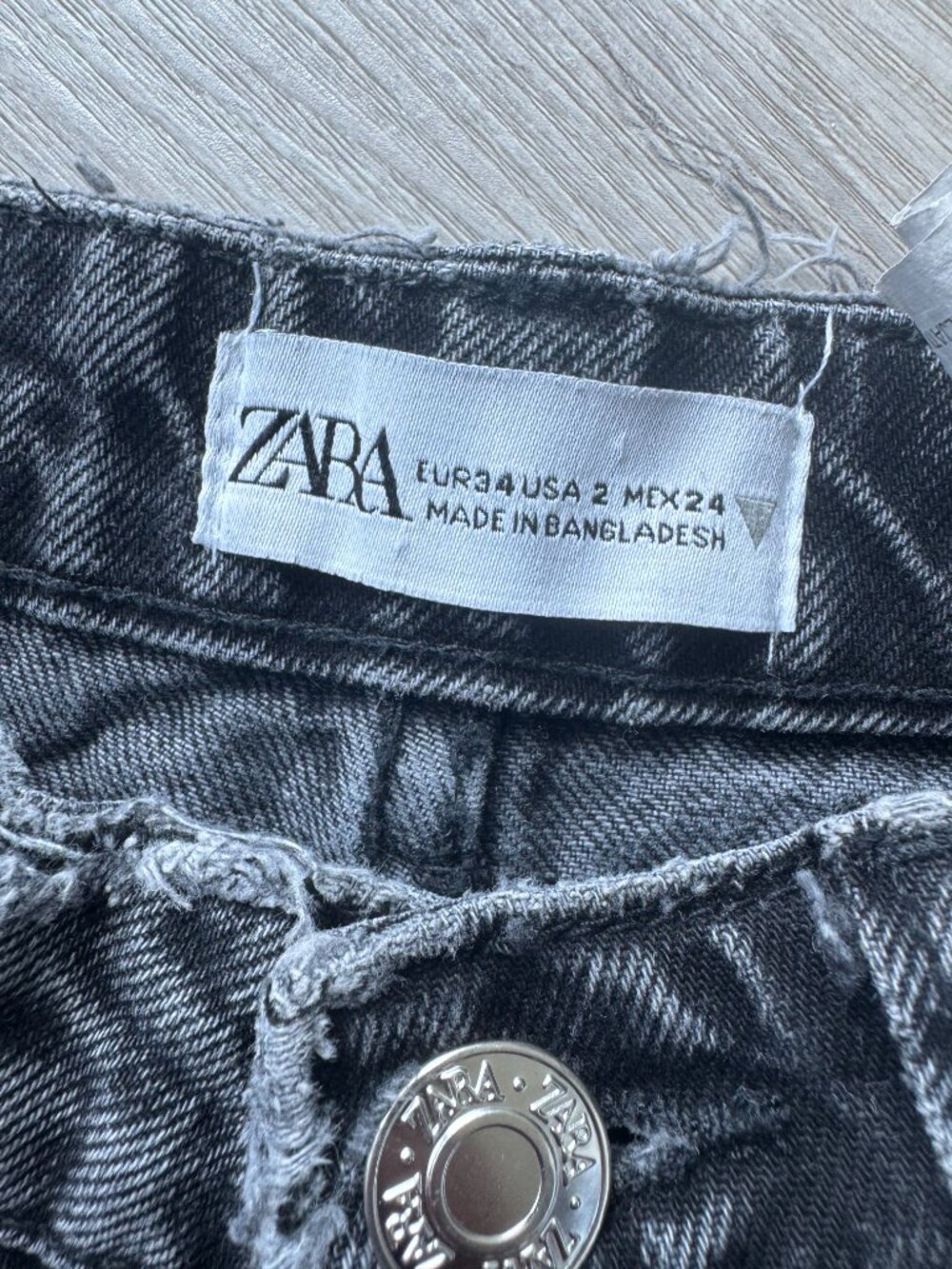 Zara Mom Fit High Rise Denim Shorts Washed Black Faded Charcoal 100% Cotton US 2 - Picture 12 of 16